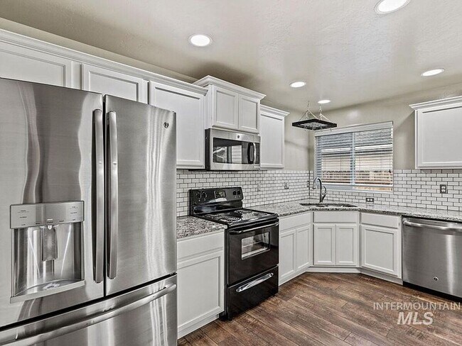 Building Photo - Immaculate/Charming Home in NW Meridian