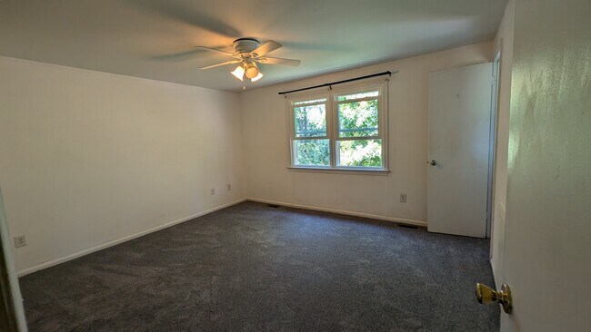 Building Photo - 12618 Pinecrest Rd