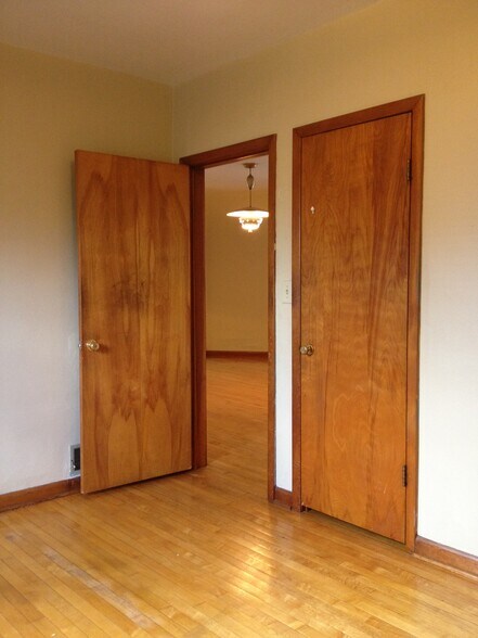 Building Photo - 2421 S Howell Ave