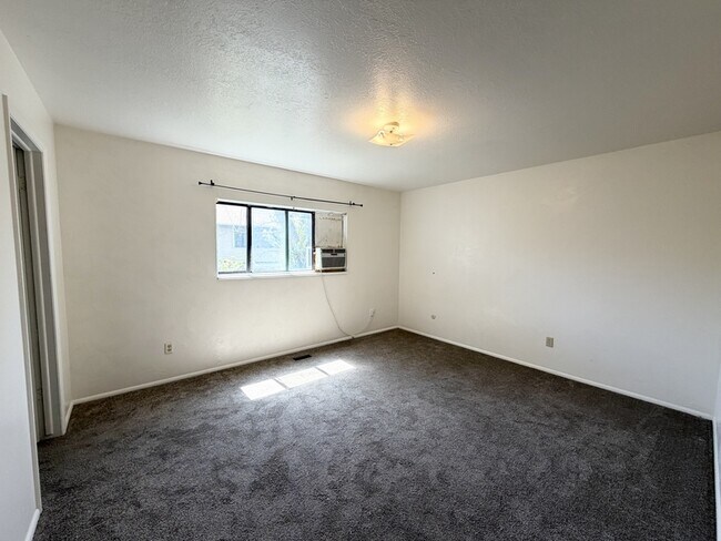 Building Photo - 445 E 800 N St