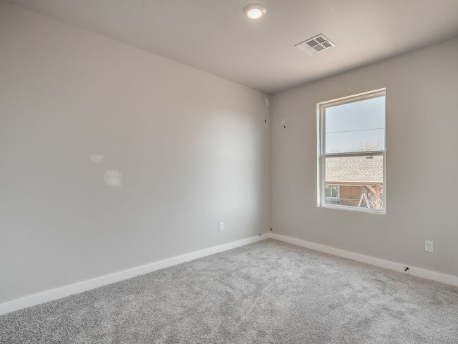 Building Photo - 500 NW 176th Terrace