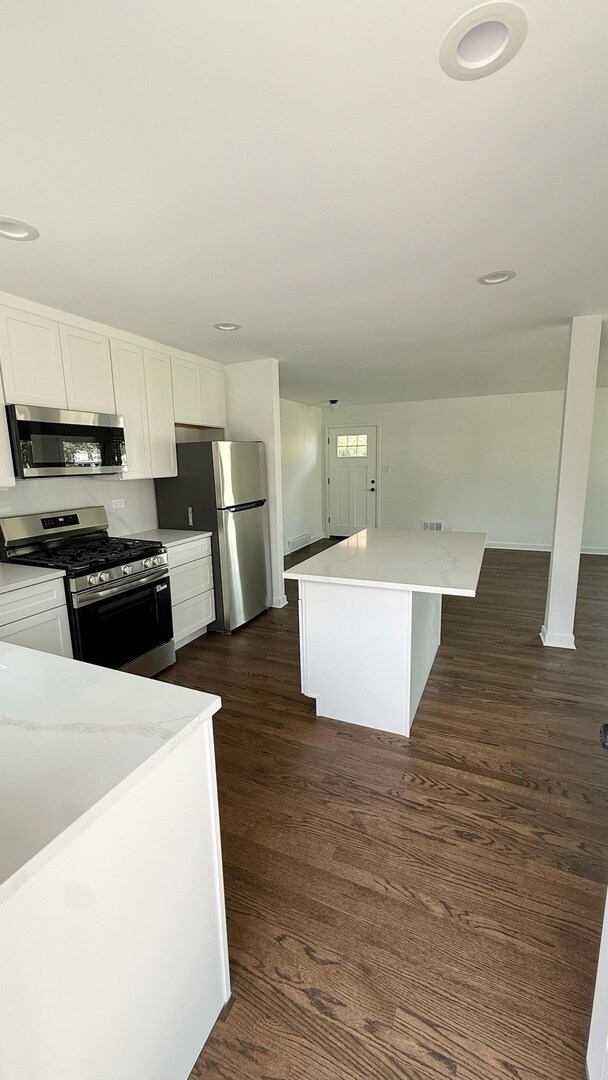 Building Photo - 8748 N Olcott Ave