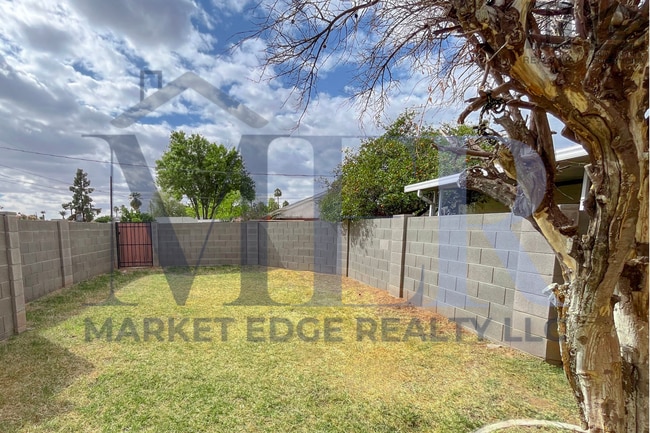 Building Photo - 3Bed/2Bath Apartment at 48th St/Thomas! Move-In Ready on 05/14/2026!--FENCED-IN YARD! NO HOA!