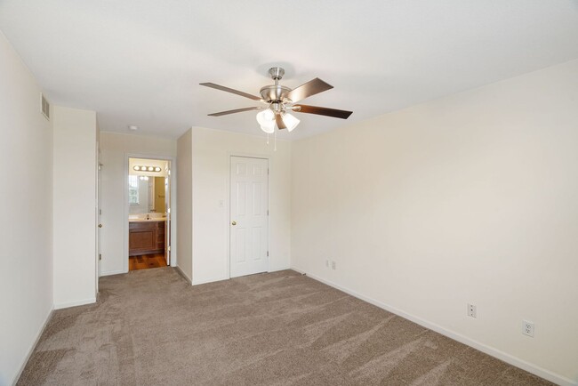 Building Photo - 3509-3511-3511 La Mesa Dr