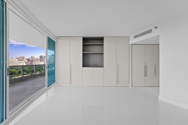 Building Photo - 2127 Brickell Ave