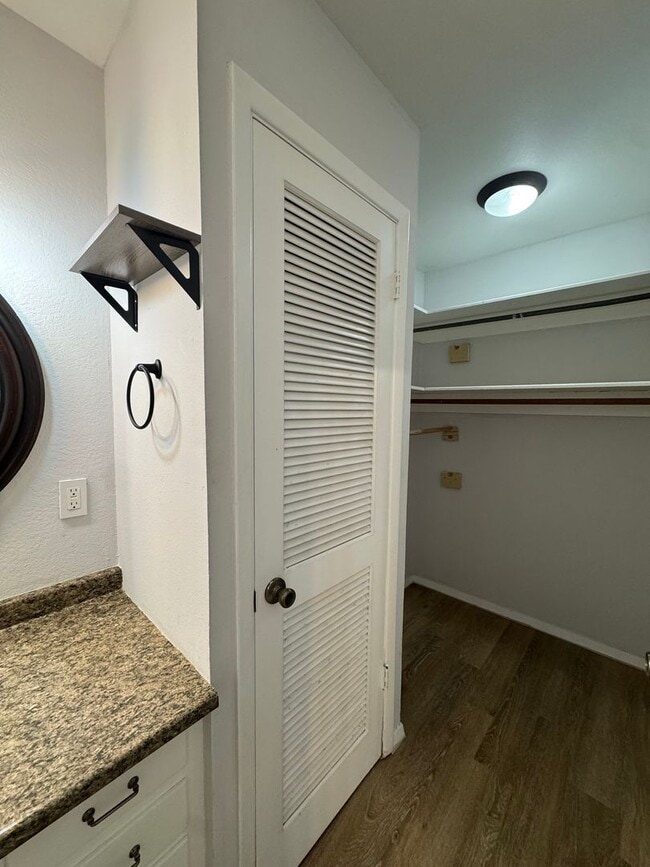 Building Photo - 5220 Jean Ave