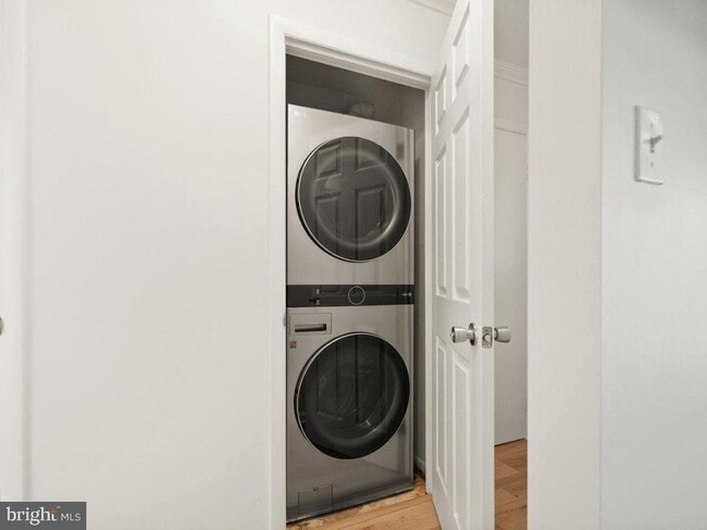 Building Photo - 15278 Cloverdale Rd