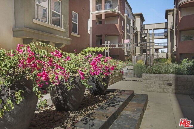 Building Photo - 6020 S Seabluff Dr