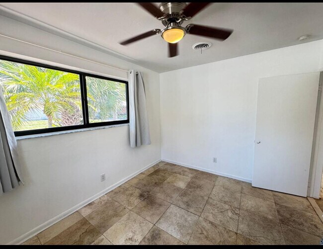 Building Photo - 101 SE 14th Pl