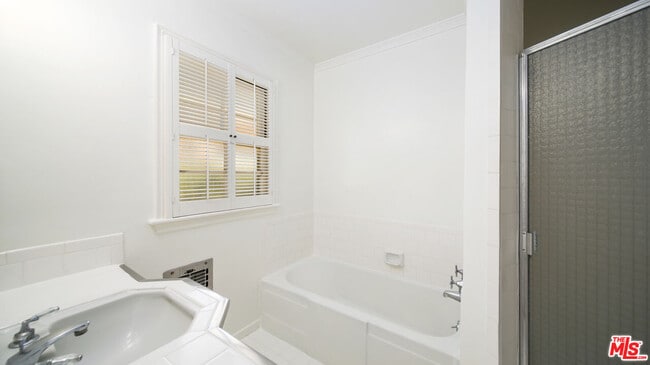 Building Photo - 1284 S Beverly Glen Blvd