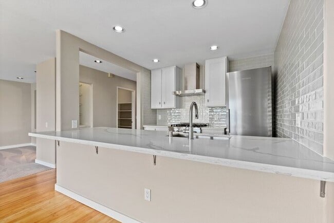 Building Photo - Enormous Waterfront Alki Condo w/ Stunning Views and Rare 2-Car Secure Parking