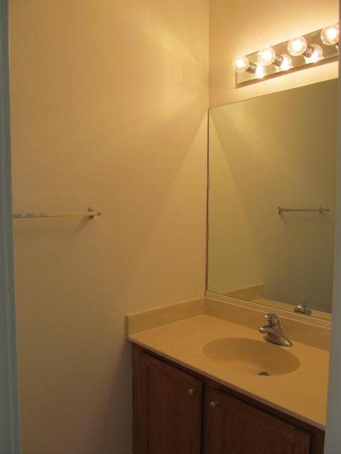 Building Photo - 883 Millbrae Ct