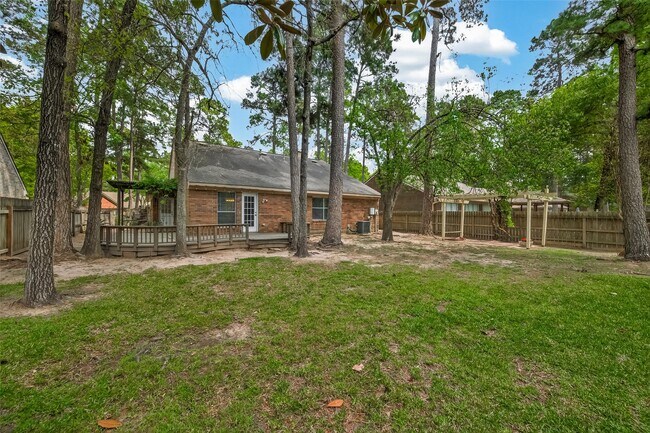 Building Photo - 27 Lush Meadow Pl