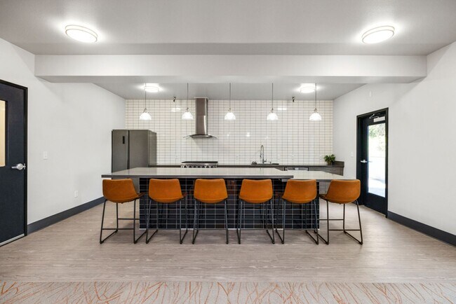 Building Photo - 1 bed 1 bath in renovated complex! This unit will go FAST