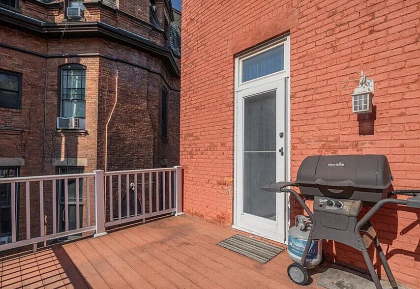 Building Photo - 18 Willett St