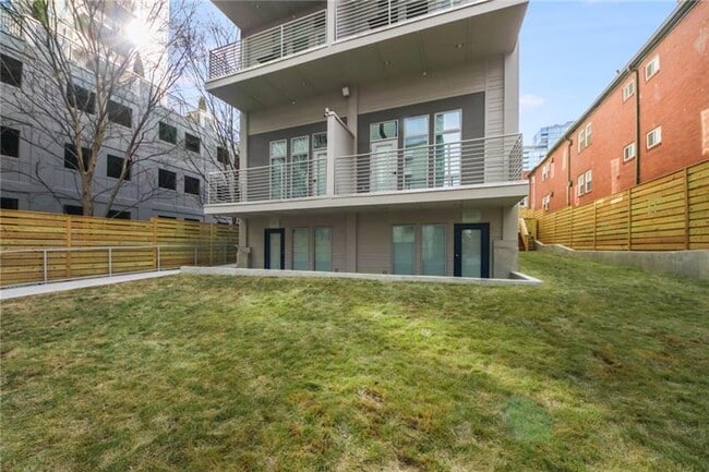 Building Photo - 208 12th St NE