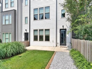 Building Photo - 339 E Village Ln