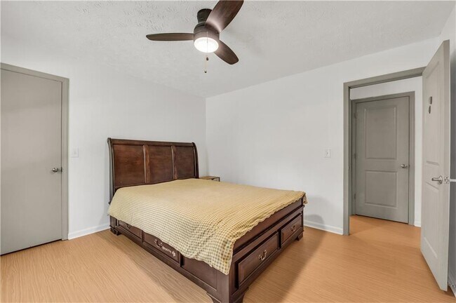 Building Photo - 5712 Port Dr