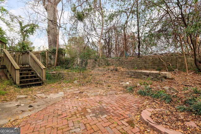 Building Photo - 114 E Maple St