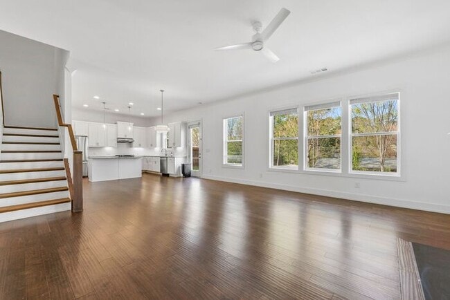 Building Photo - 3388 Kelowna Ct