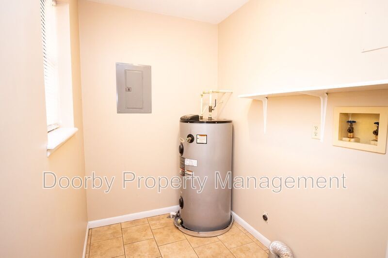 Building Photo - 303 Withrow Rd