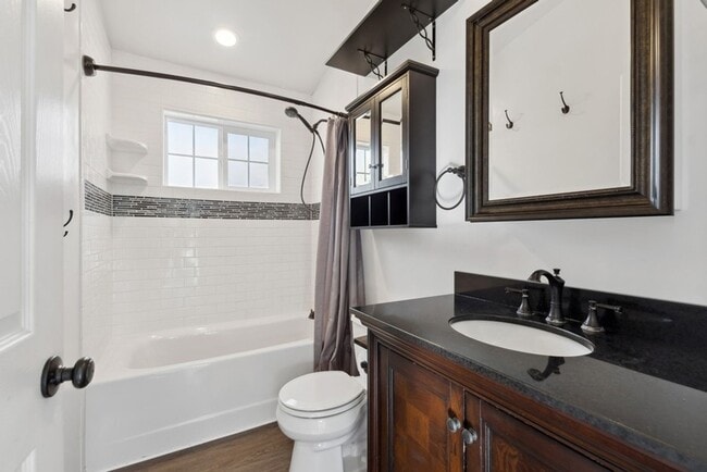 Building Photo - 2 bedroom, 1 bath apartment, close to downtown Whitefish