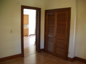 Interior Photo - 303 Greenup (NEW)