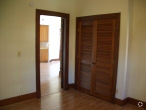 Interior Photo - 303 Greenup (NEW)