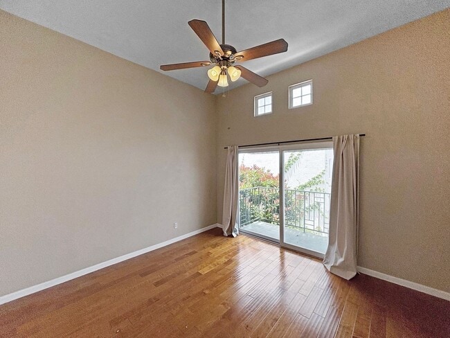 Building Photo - Charming 2BD/2.5BA Townhouse in Bankers Hi...