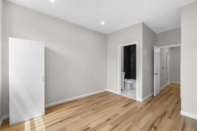 Building Photo - 3404 Noble St