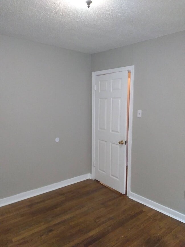 Building Photo - 4 Success is now offering this spacious 2 bedroom home.