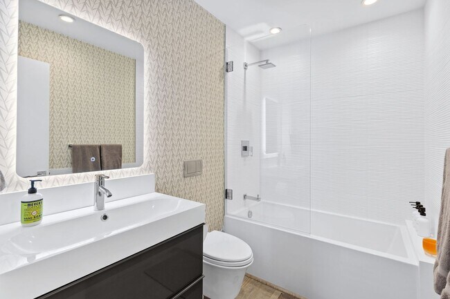 Building Photo - Stylish Condo in Desirable Alta Heights Neighborhood