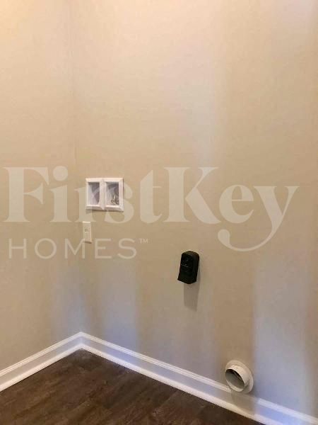 Building Photo - 8128 Wildwood Farms Dr