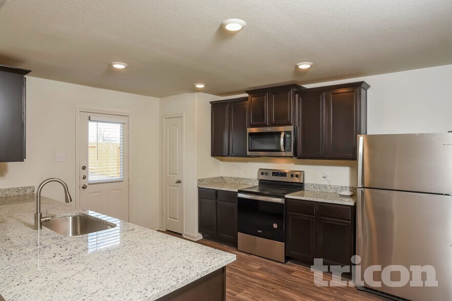 Building Photo - 11031 Chatham Ct