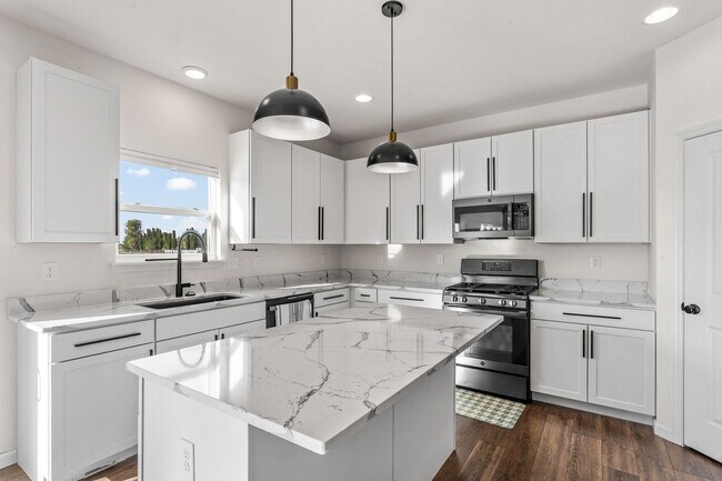 Building Photo - Charming 4-Bedroom Home in Prime St. Charl...
