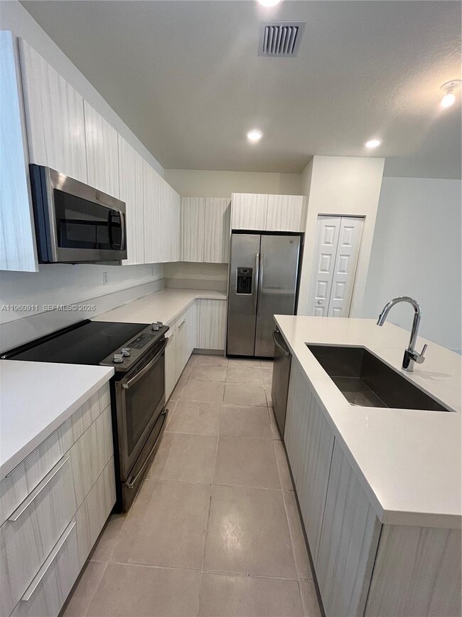 Building Photo - 4935 NW 84th Ave