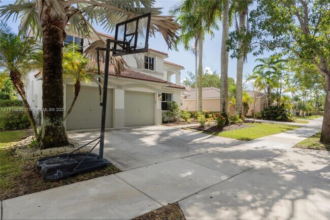 Building Photo - 932 Nandina Dr