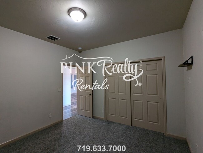 Building Photo - 1325 N Challenger Pl