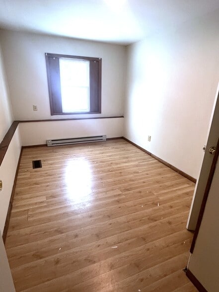 Building Photo - 551 E 12th St