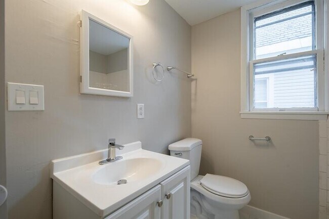 Building Photo - 433 Hamilton St