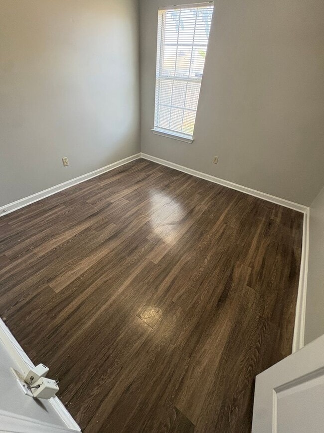 Building Photo - 5384 Farm Ridge Dr