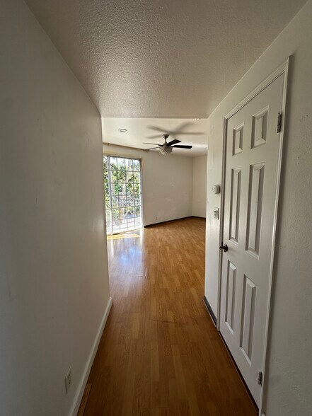 Building Photo - 458 N Oakhurst Dr