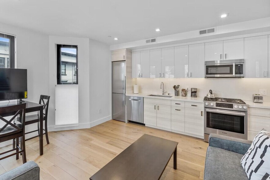 Building Photo - 1363 Minna St