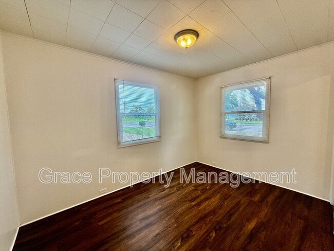 Building Photo - 6028 Forest Dr