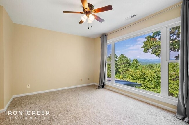 Building Photo - 8 Briar Knoll Ct