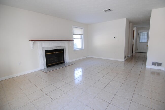 Building Photo - 18 Cadogan Way