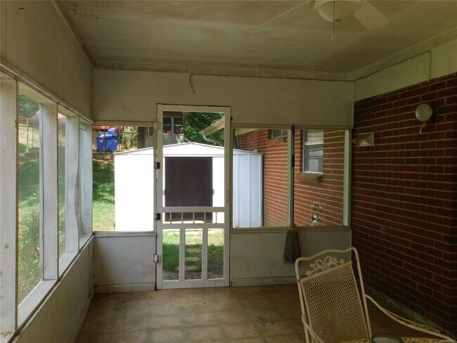 Building Photo - 733 Gillespie St