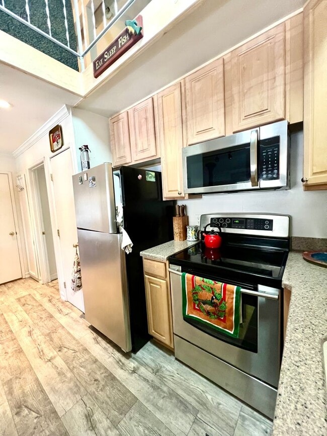Building Photo - Fully Furnished 1-Bedroom Loft – Sierra Ma...