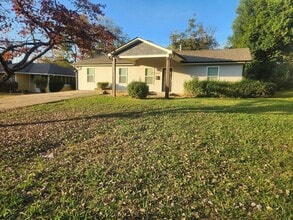 Building Photo - 2626 Lasalle St