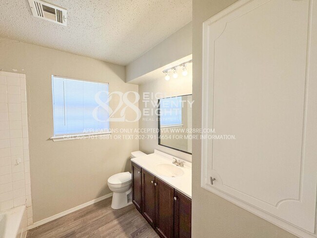 Building Photo - '1201 Lauren Lane
